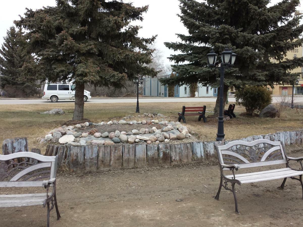 Moosomin Motel ภายนอก รูปภาพ
